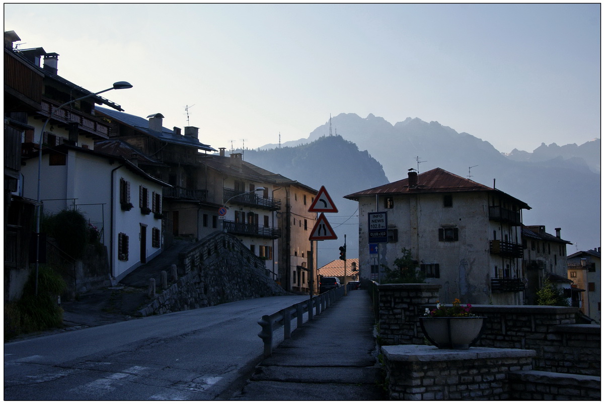 Рассвет в альпийском городке