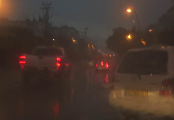 Вечер, дождь и мокрое лобовое стекло...