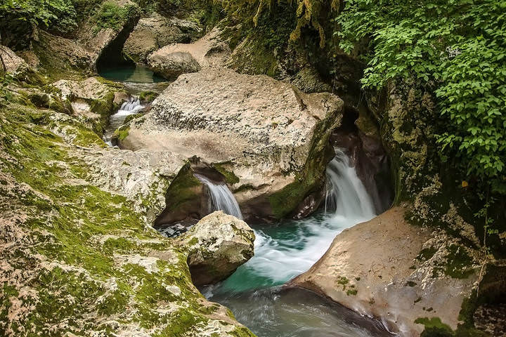 Вода-камень-точит.