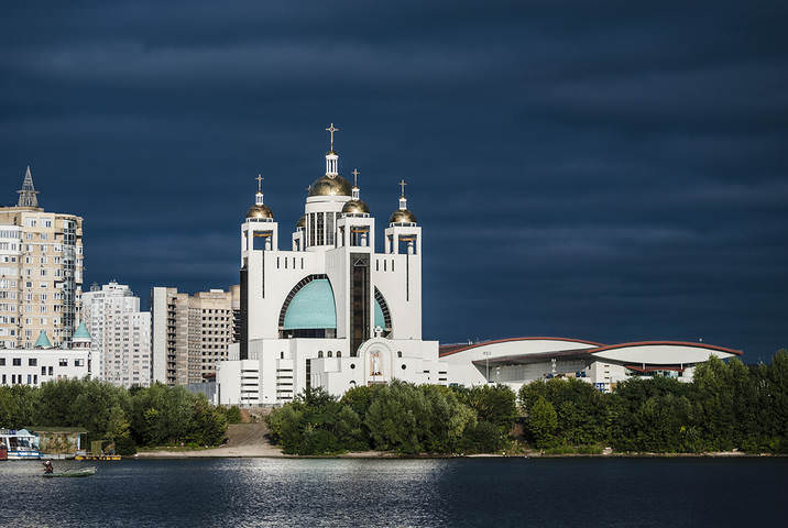 на тёмном
