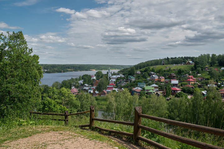 Летом на Волге.