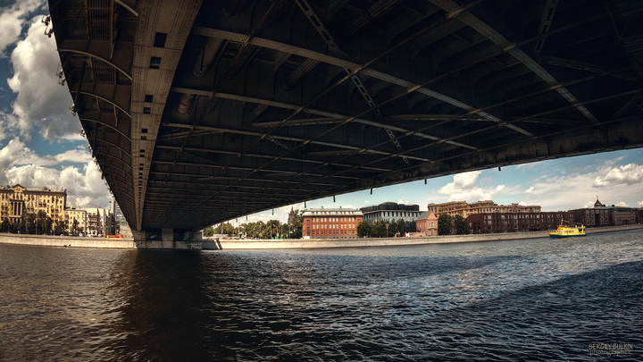  На Москве-реке в жаркий полдень