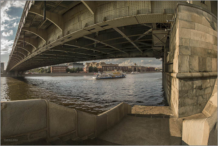 Мощь Крымского моста.