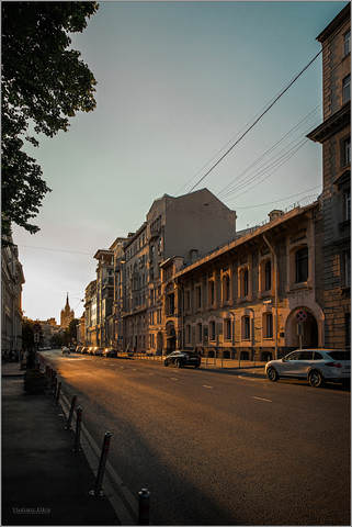 Янтарный вечер на переулках детства.