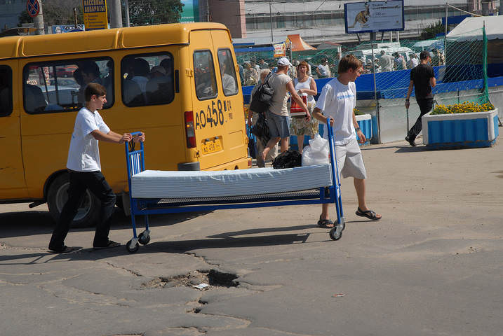"Сбежавшие из психушки!"
