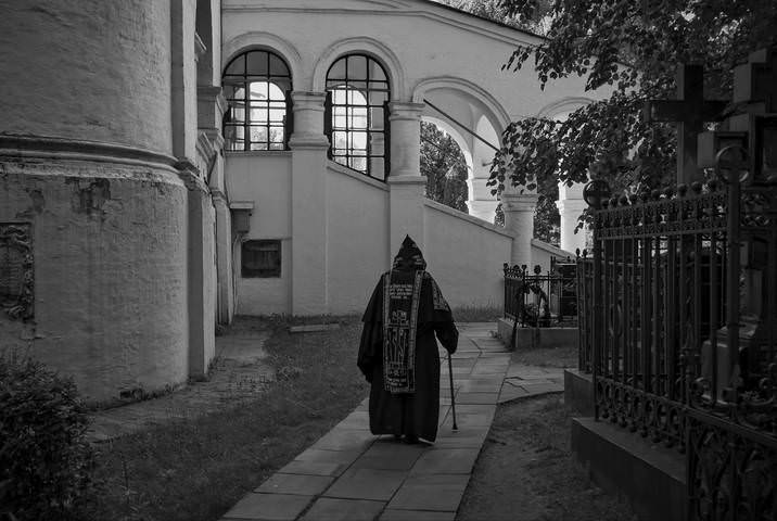 От мирских сует