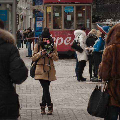 Про девушку с розой и фотиком