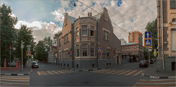 Снова я пришел на переулок, переулок юности моей.