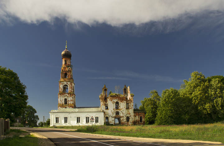 Потерянная церковь в одноименном селе..