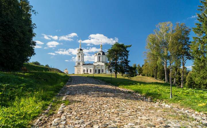 Дорога к Знаменской церкви