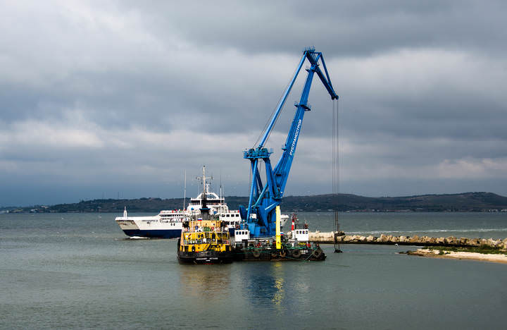 Дорога в Крым.Порт Кавказ.