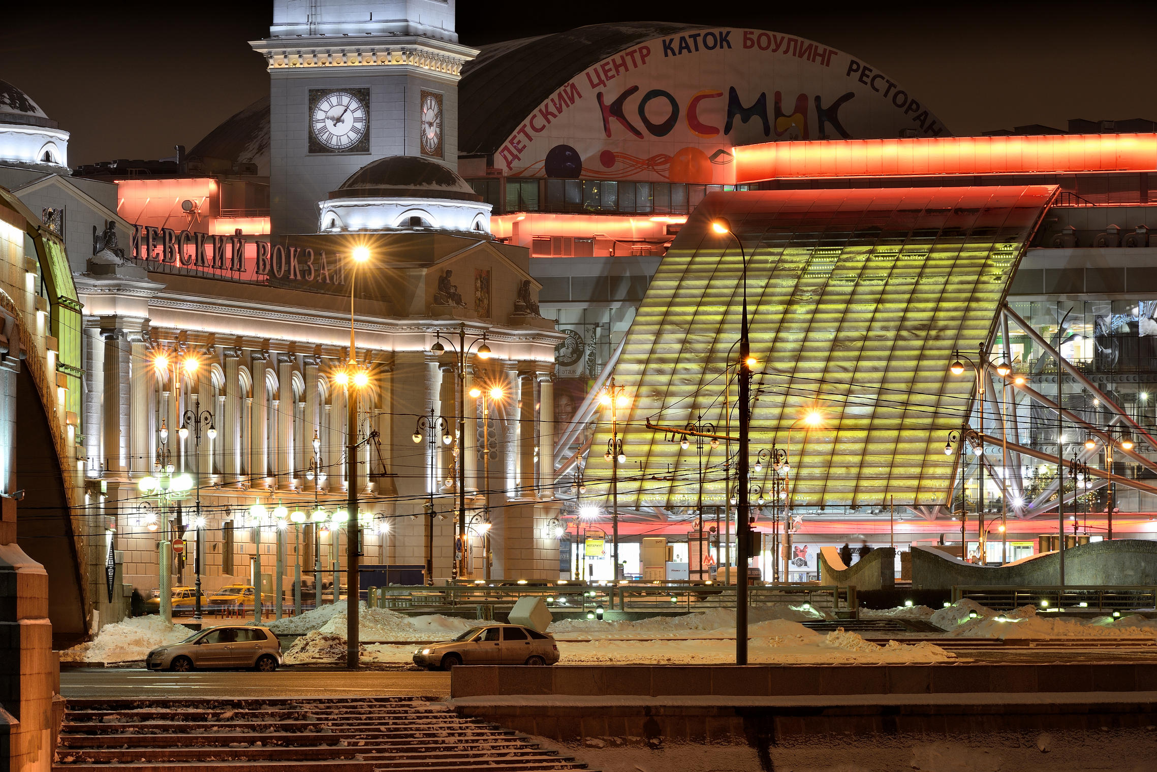 Киевский вокзал: в огнях подсветки