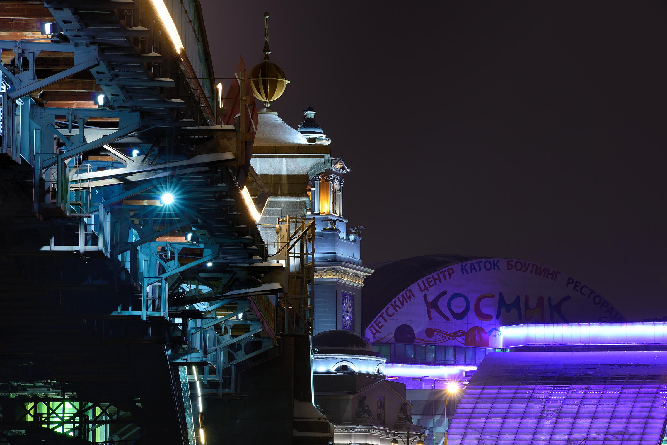 Ищем имперские орлы на здании Киевского вокзала