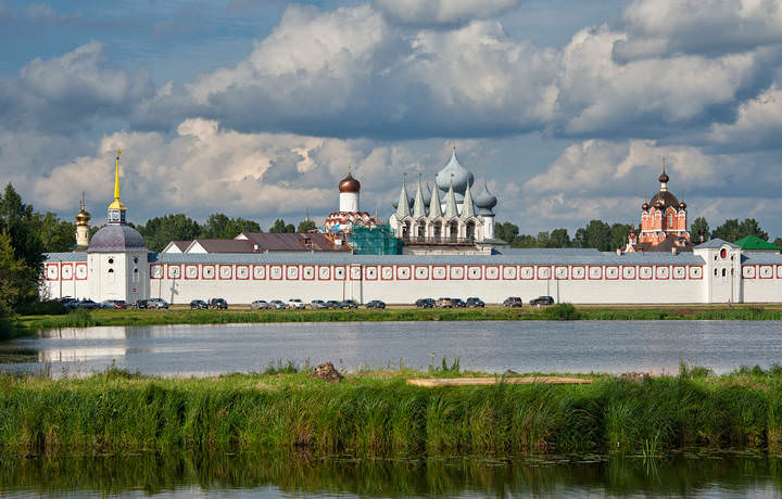 Тихвинский монастырь 