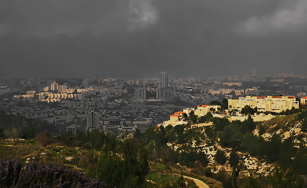 Тьма, пришедшая со Средиземного моря, накрыла...Ершалаим -- великий город, как будто не существовал на свете...