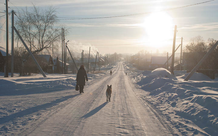 По морозцу