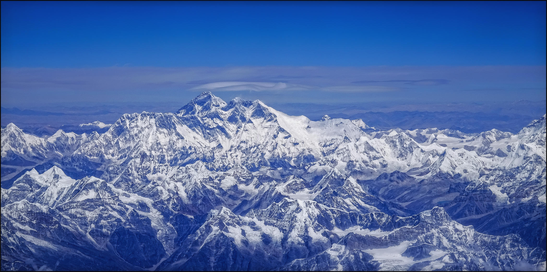 Вершина Эвереста на фоне Тибета