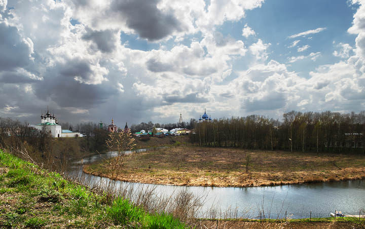 По берегам речки Каменки