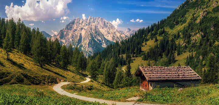 Вниз по горной тропе