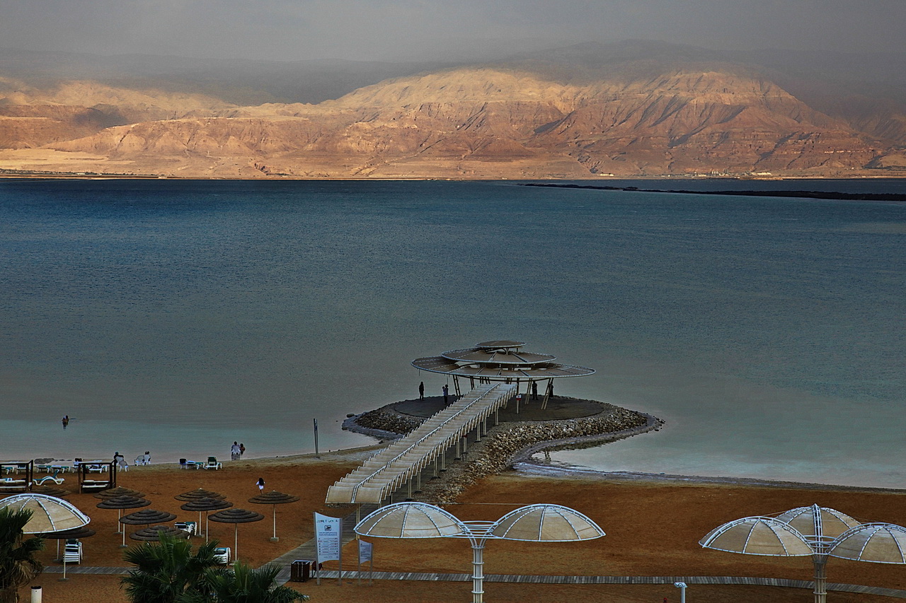 Мертвое море...Иорданские горы...