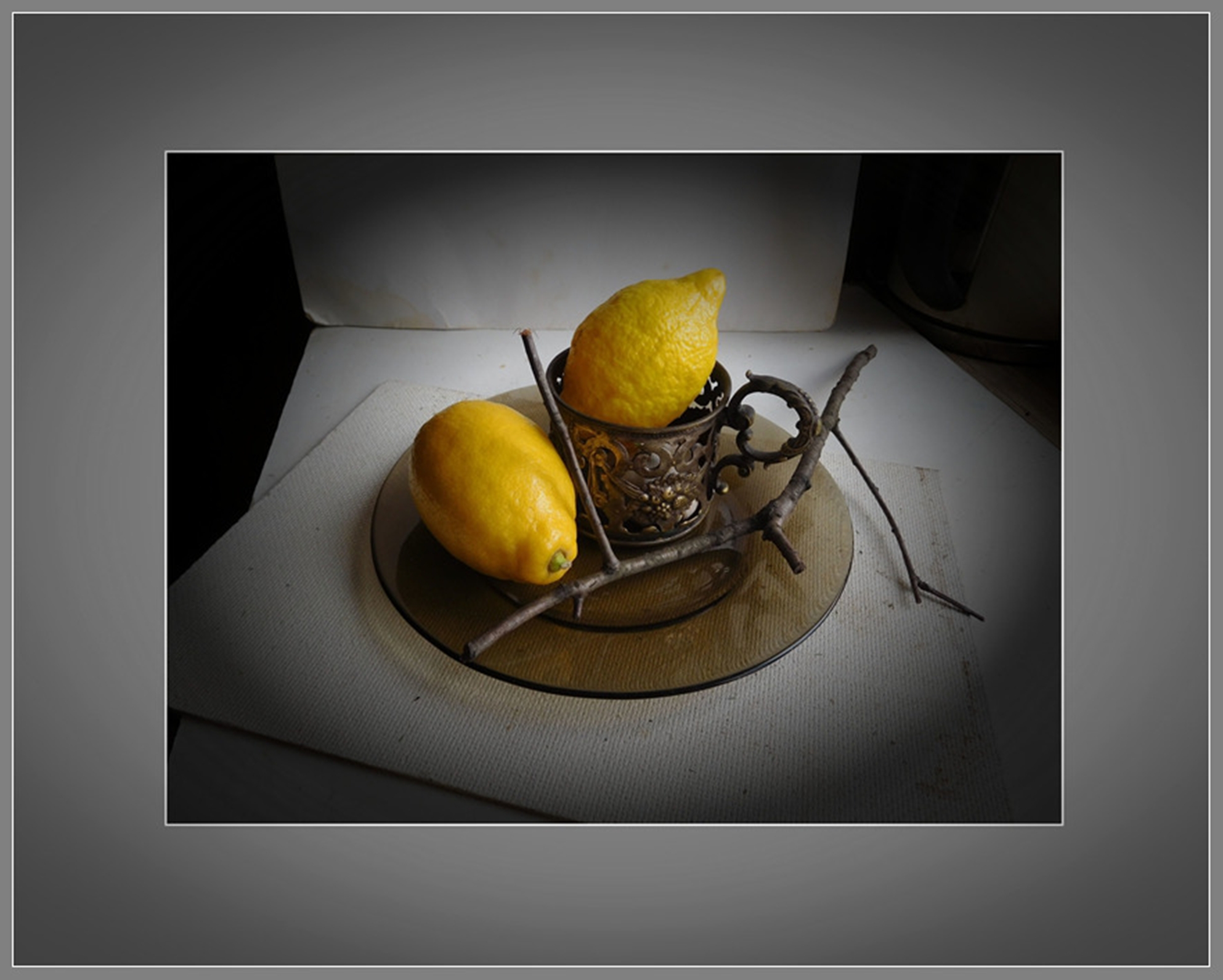 веточка и лимоны