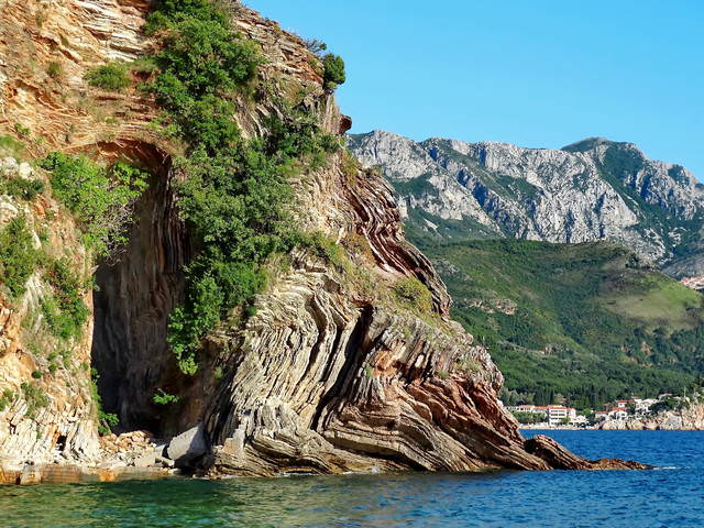 Черногорские скалы