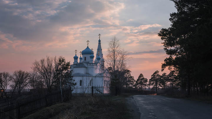 сельский храм...