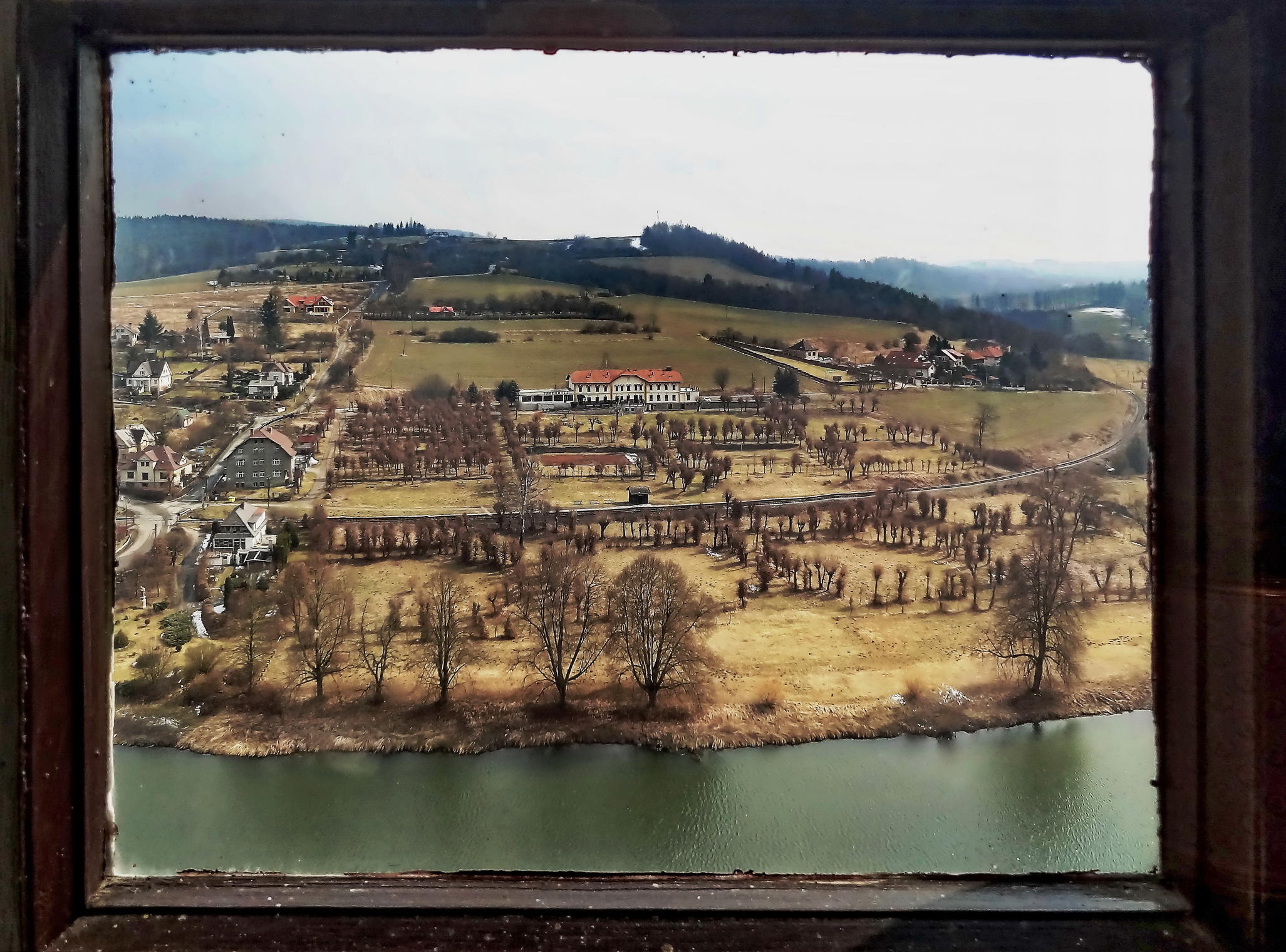 Вид из окна замка Чески-Штернберг
