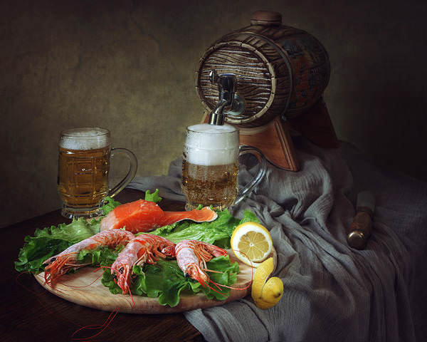 Натюрморт с пивом и креветками