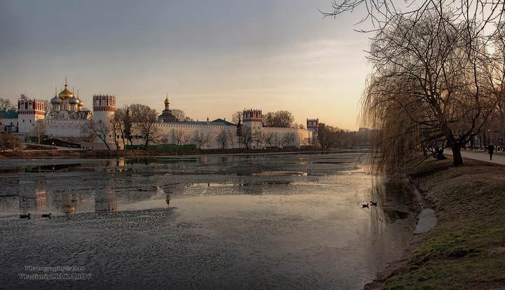 Новодевичья весна. Вечер.