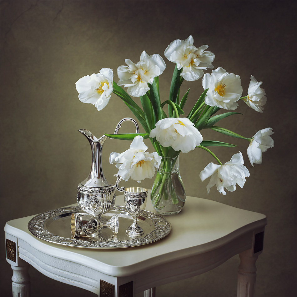 Вариации на тему натюрморта с белыми тюльпанами