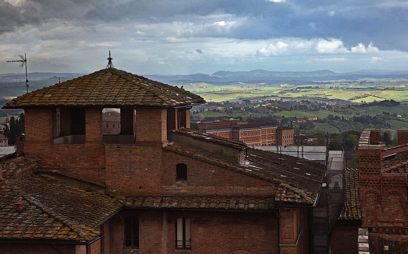 Тоскана, крыши ...и весна...