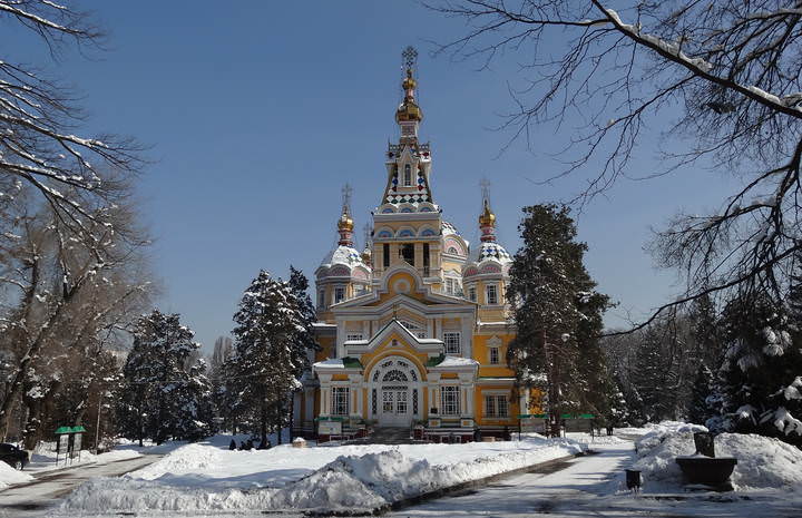 Свято-Вознесенский собор. Зимой.					