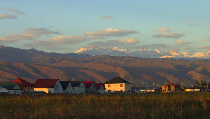Утро красит, нежным светом....