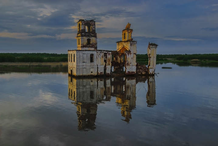 Развалины. Церковь Рождества Христова