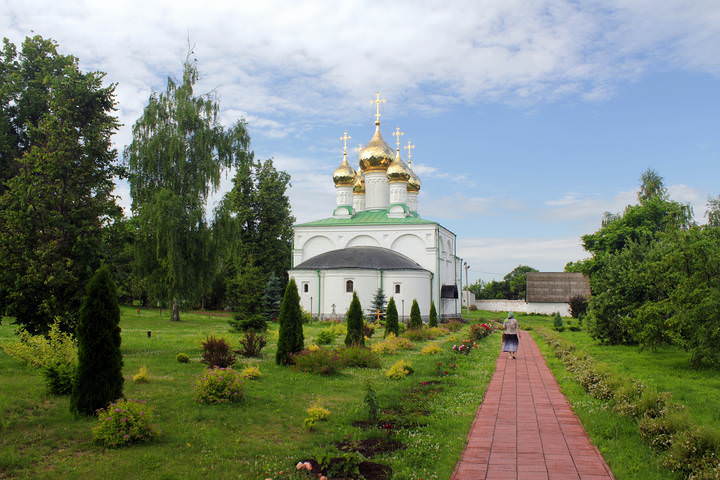 Соло́тчинский Рождества́ Богоро́дицы же́нский монасты́рь