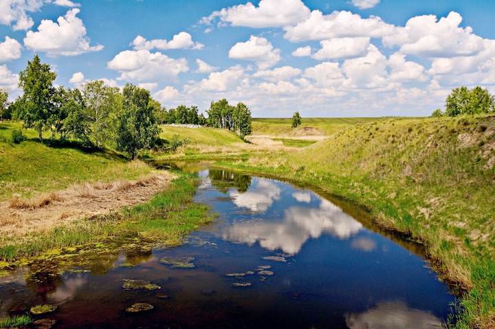 ОБЛАКА В РЕКЕ