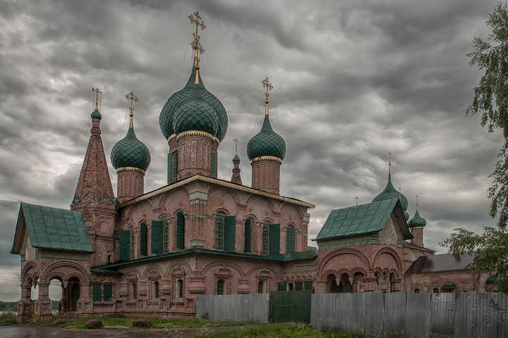 Здесь русский дух рожден веками...