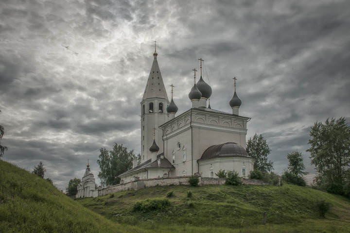 Здесь русский дух рожден веками...