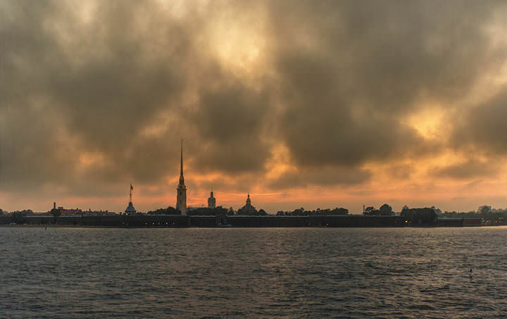 Петропавловка в белой ночи