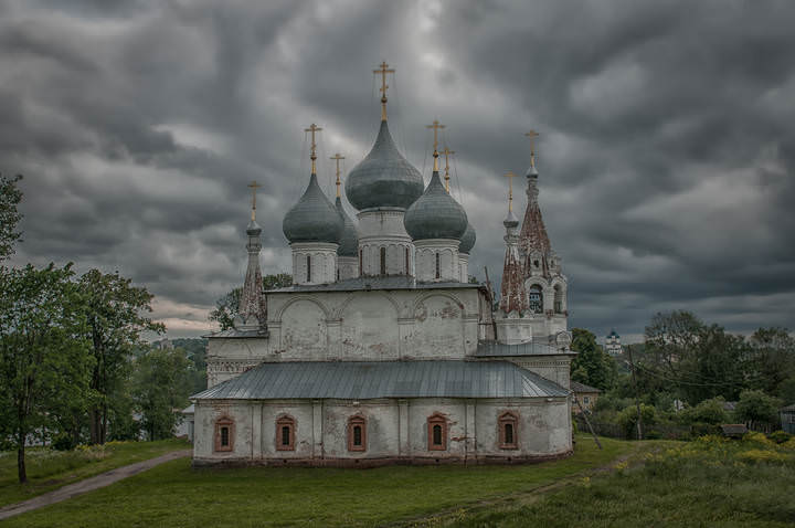Здесь русский дух рожден веками...