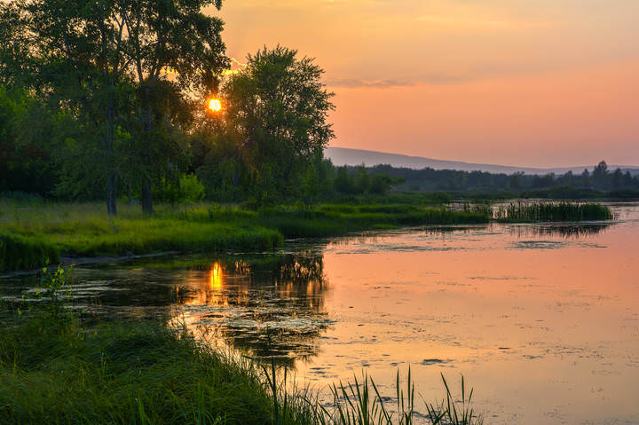 Вечер на реке фото