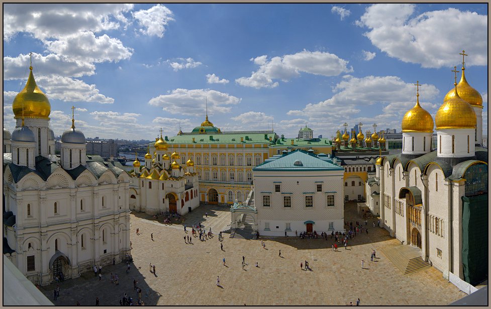 Вид на Соборную площадь с колокольни Ивана Великого