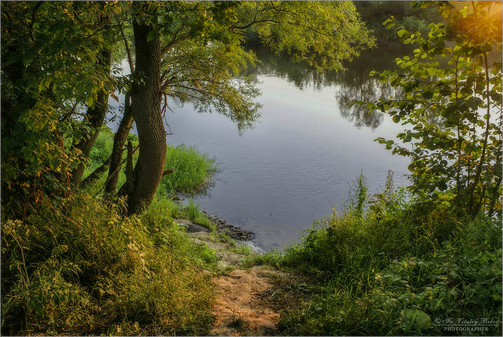 К реке