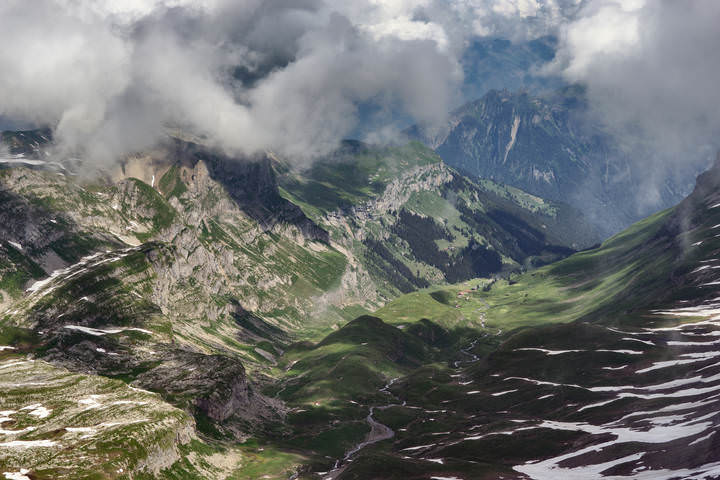 Касаясь облаков