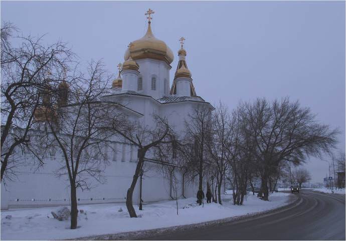 март