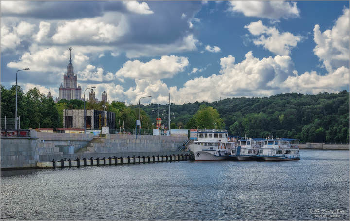 У Московского причала