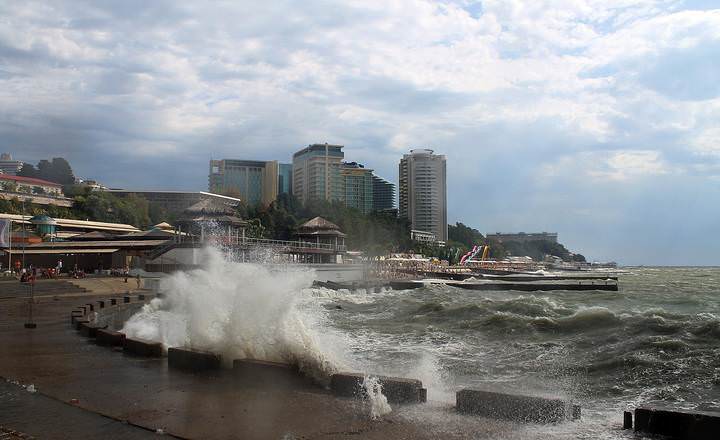 море волнуется 