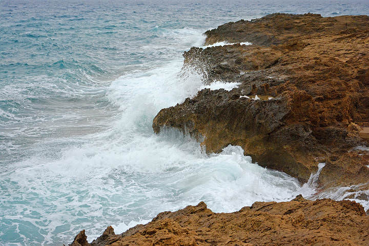 Вода и камень