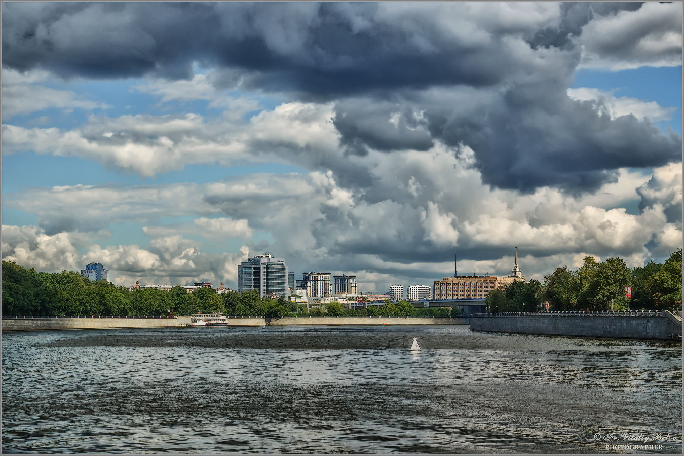 Живописные облака над Москвой